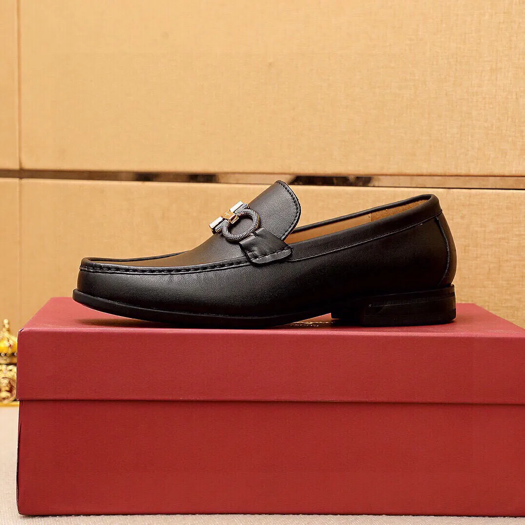 Men's shoes 💰480 💐 Product trademark: Ferragamo "Ferragamo" casual leather shoes Regular size: 38-44 (45🉑️customized) Product materials: Selected imported first-layer calfskin upper + luxury hardware buckle, imported water-dyed cow leather lining. Strong three-dimensional visual effect, original outsole color: 3⃣️seed leather materials available